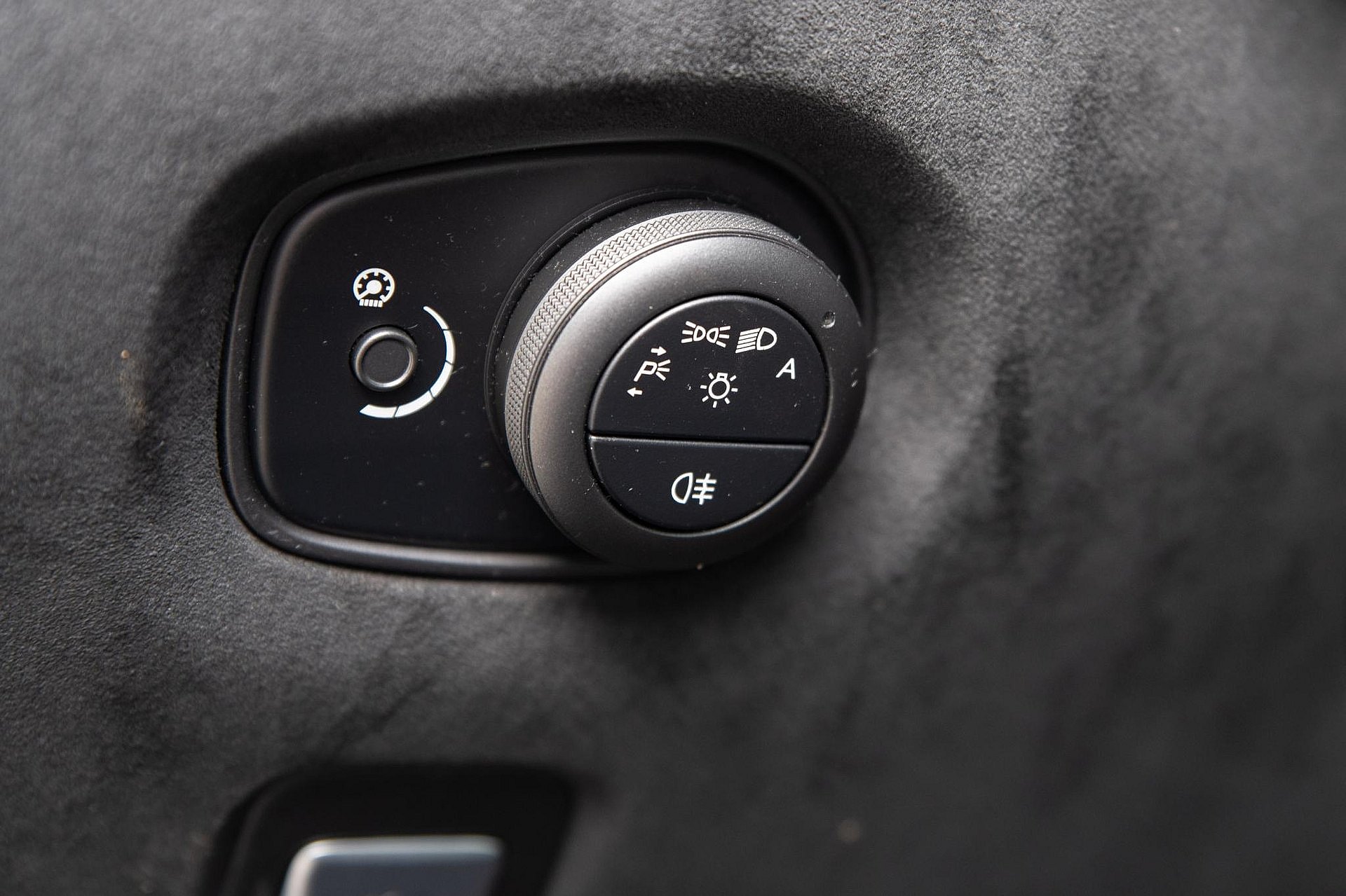 Aston Martin Vantage 