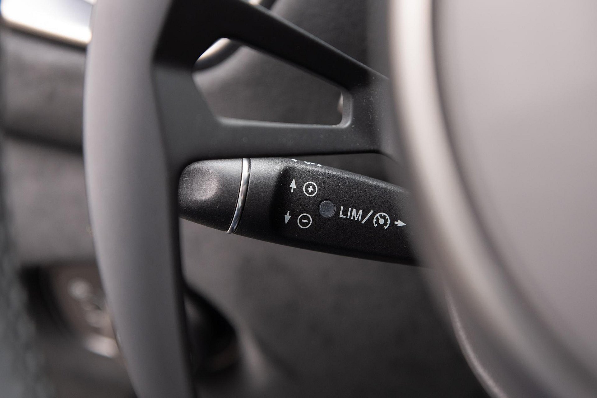 Aston Martin Vantage 