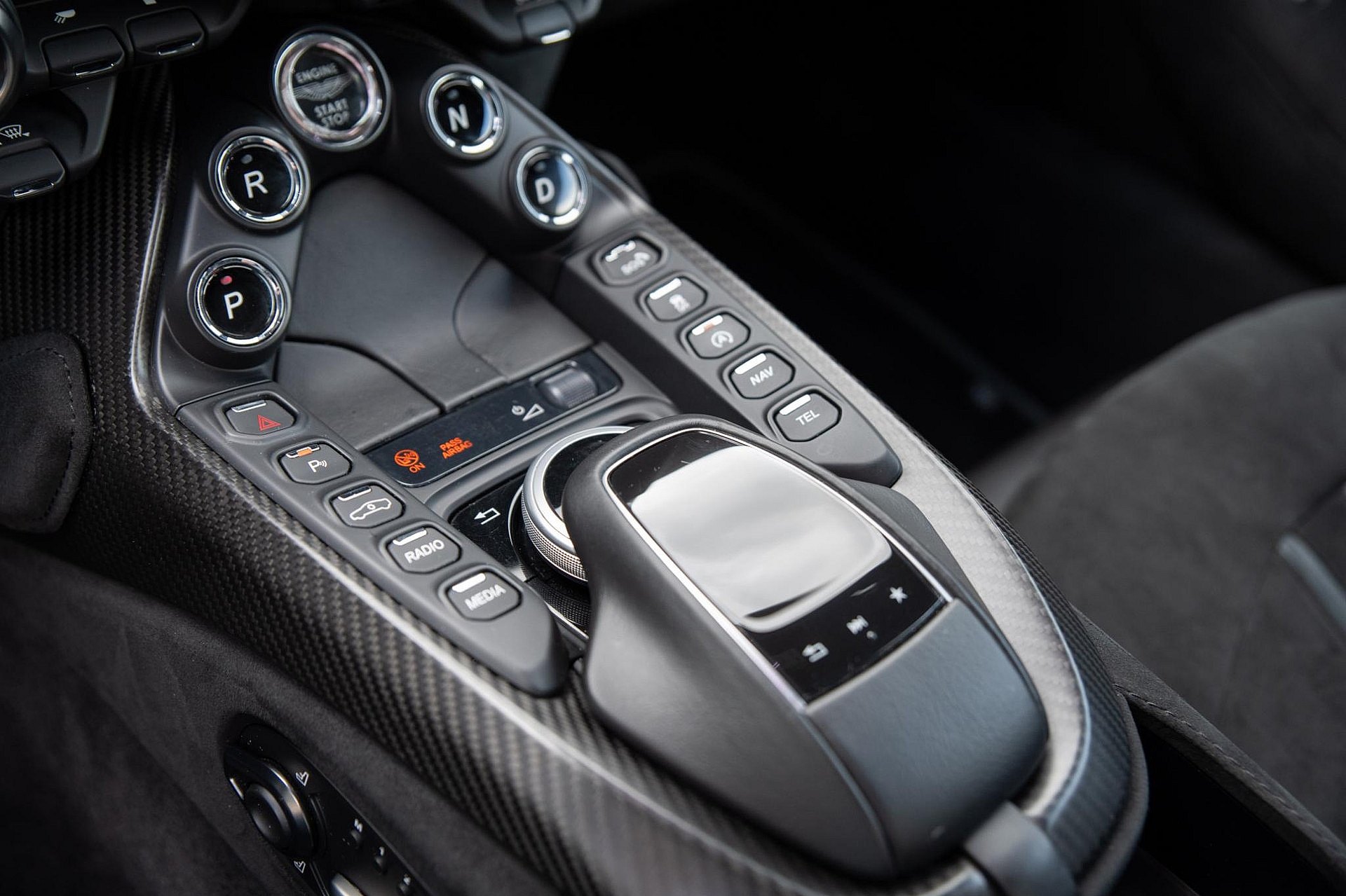 Aston Martin Vantage 