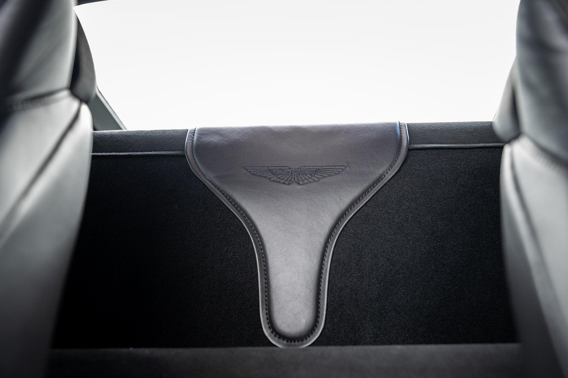 Aston Martin Vantage 