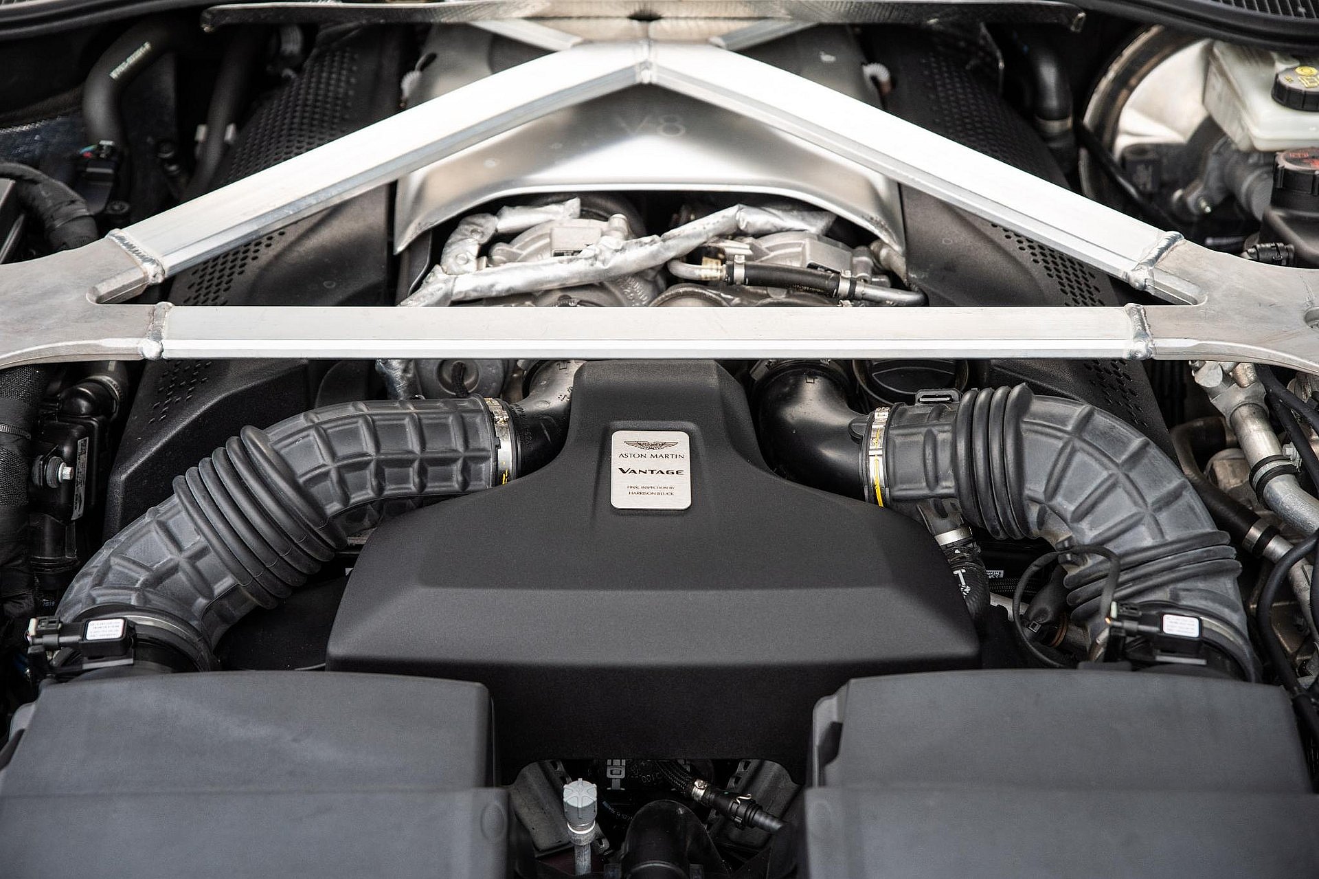 Aston Martin Vantage 