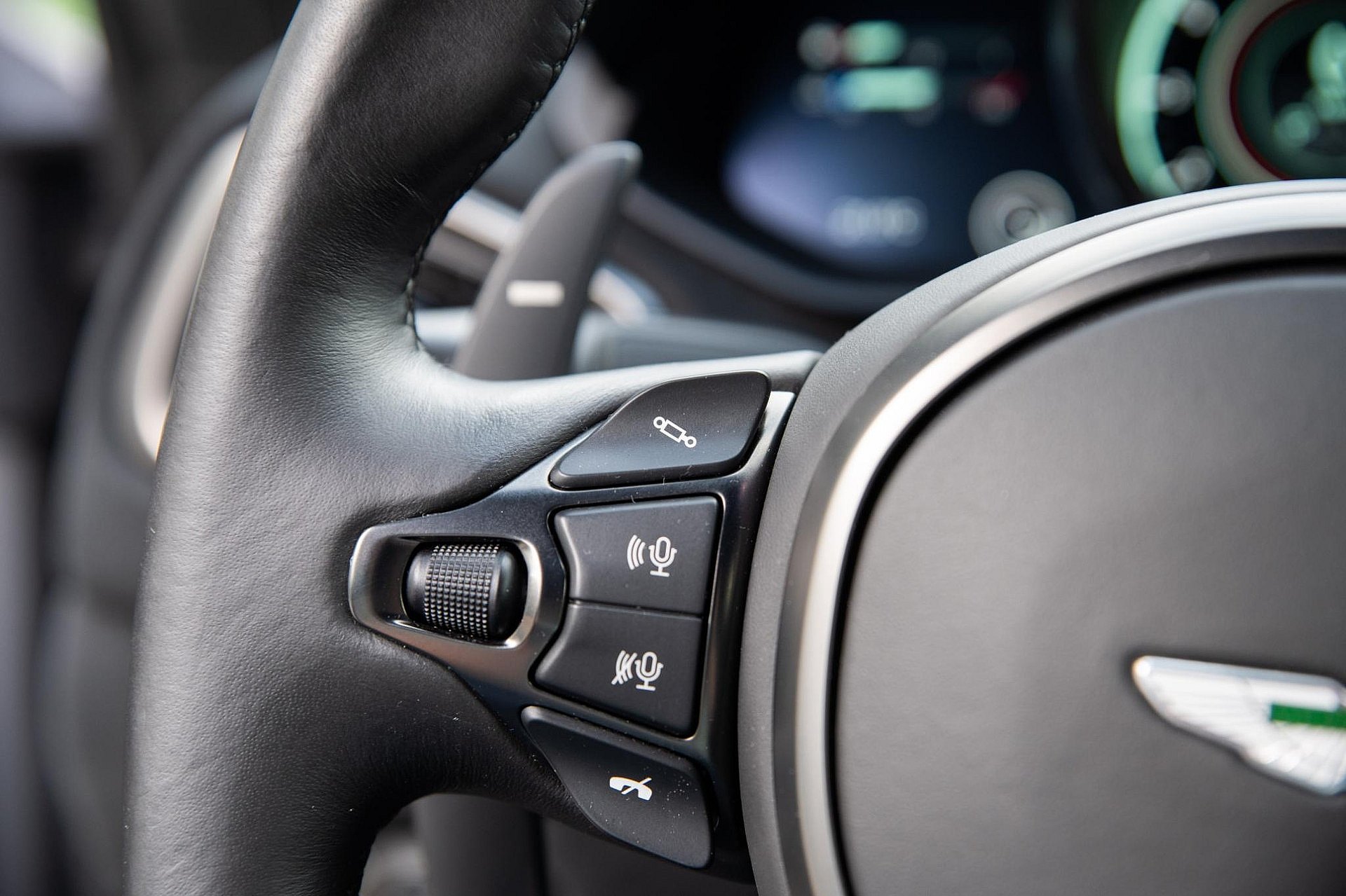 Aston Martin Vantage 