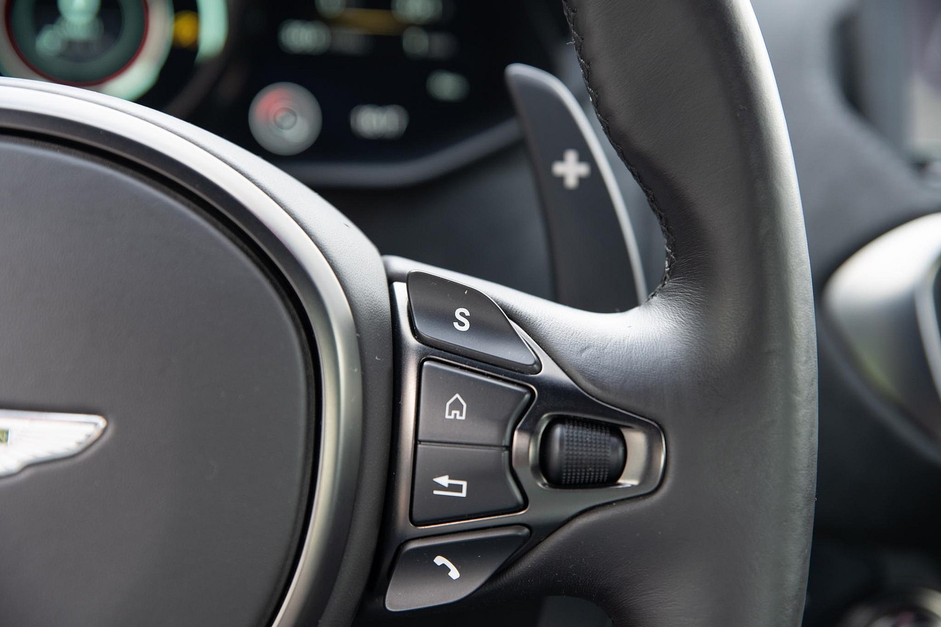 Aston Martin Vantage 