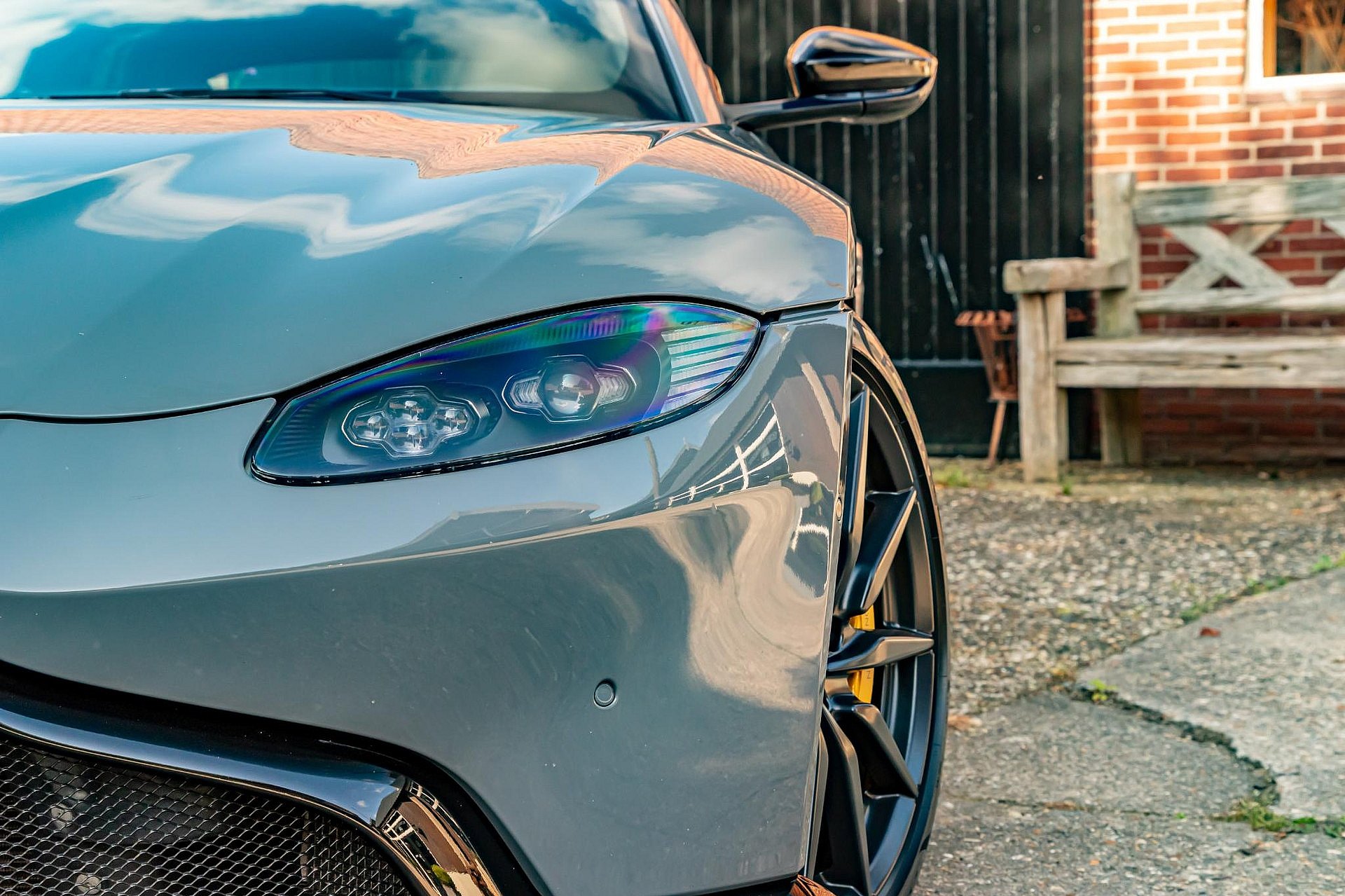 Aston Martin Vantage 