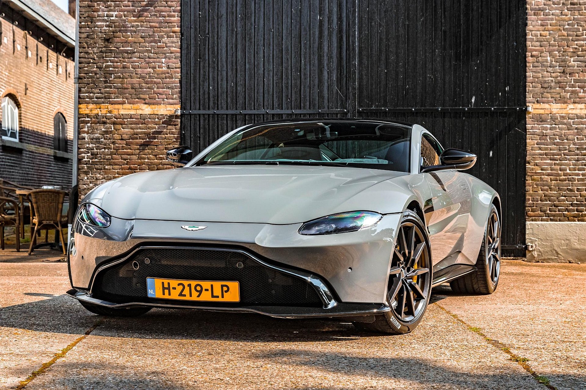 Aston Martin Vantage 
