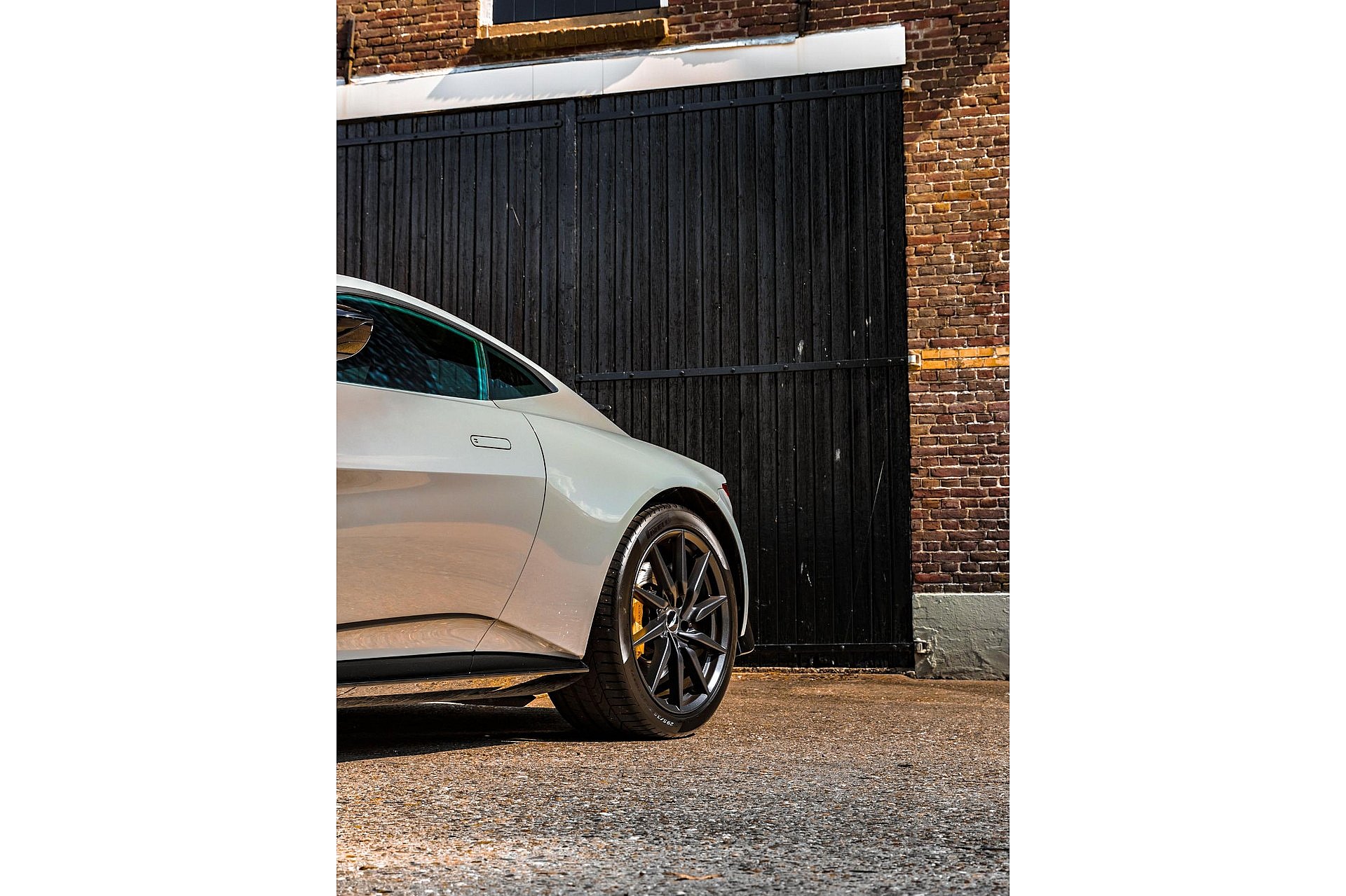 Aston Martin Vantage 