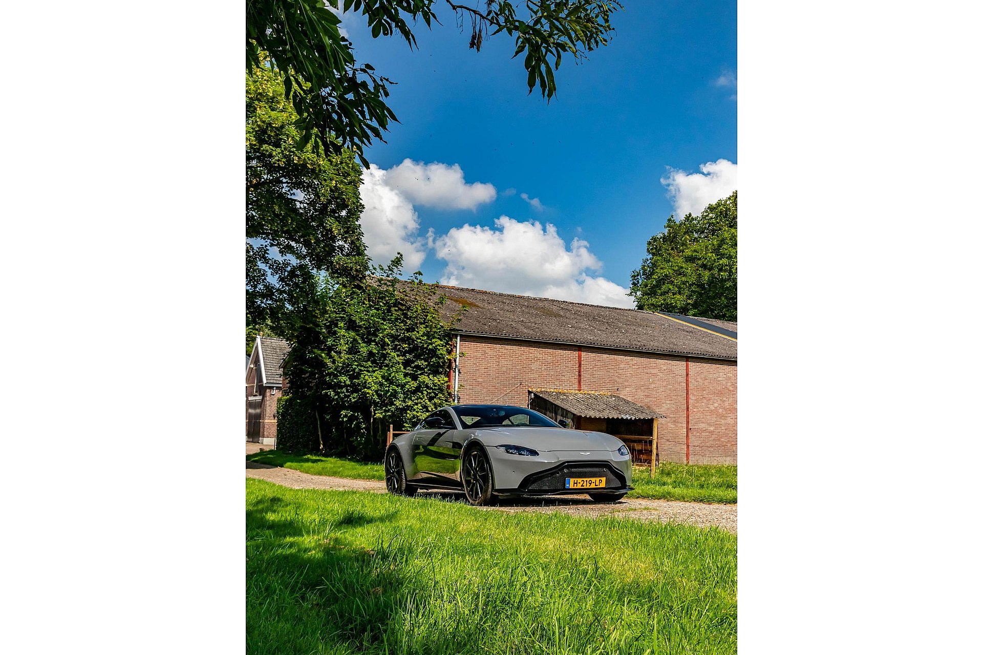 Aston Martin Vantage 