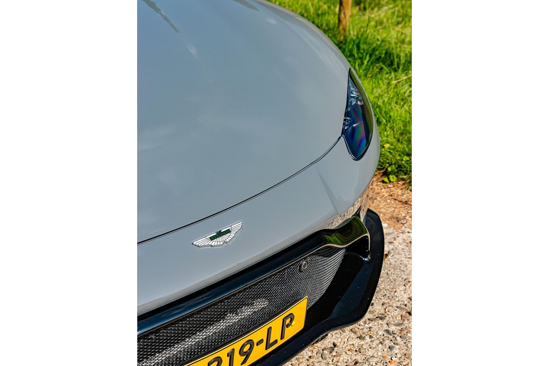 Aston Martin Vantage 