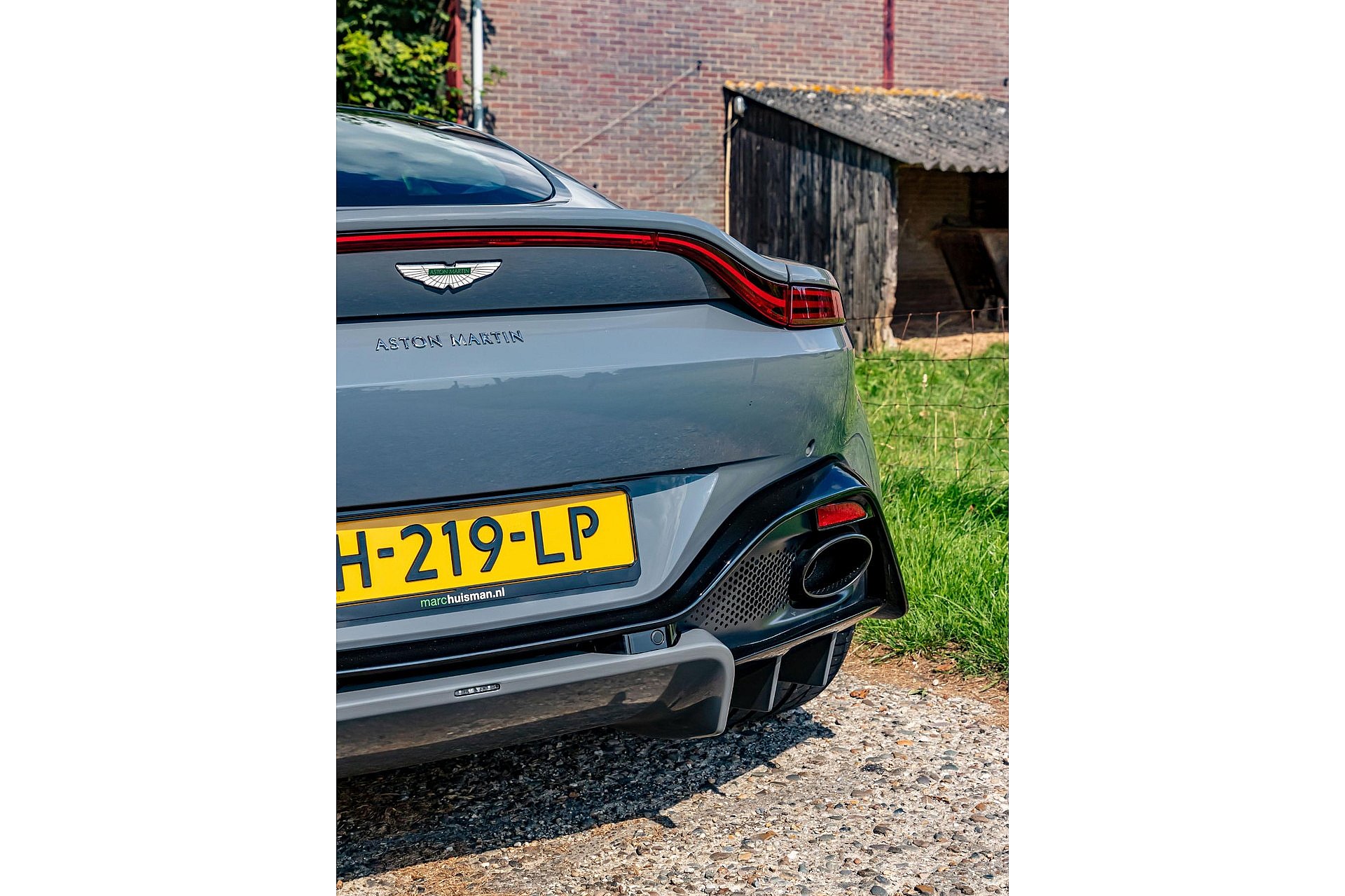 Aston Martin Vantage 