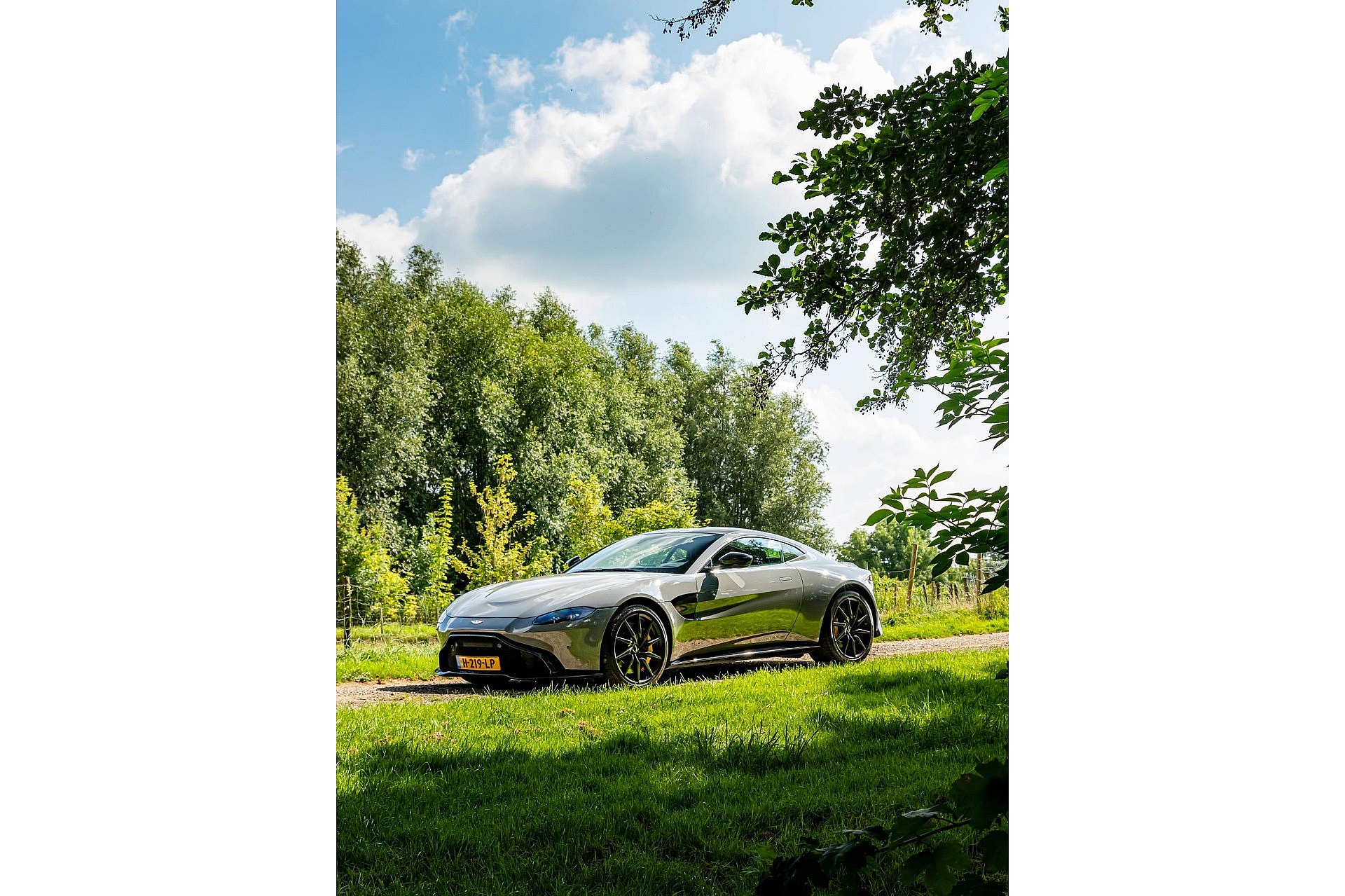 Aston Martin Vantage 