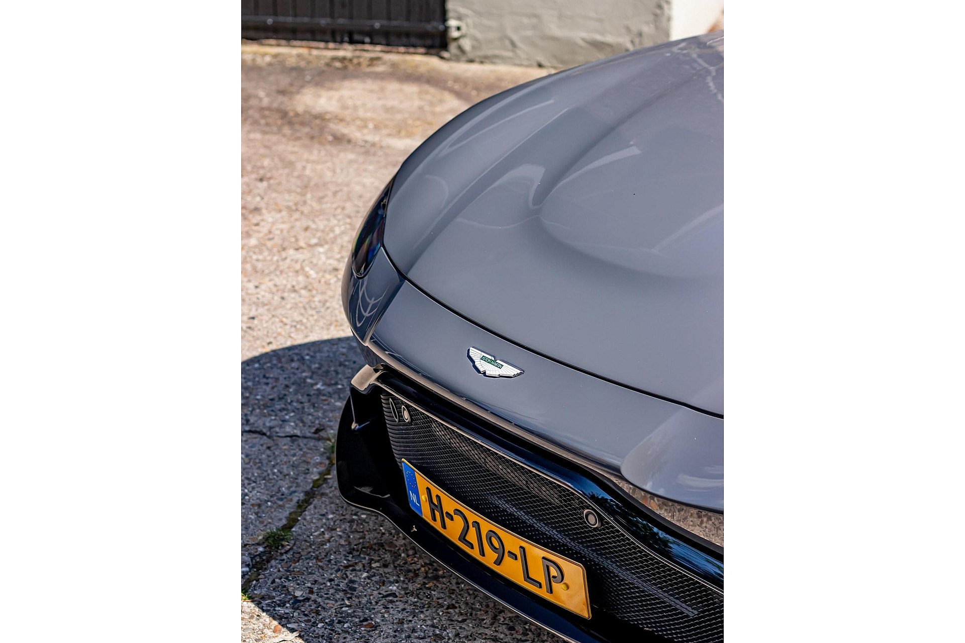 Aston Martin Vantage 