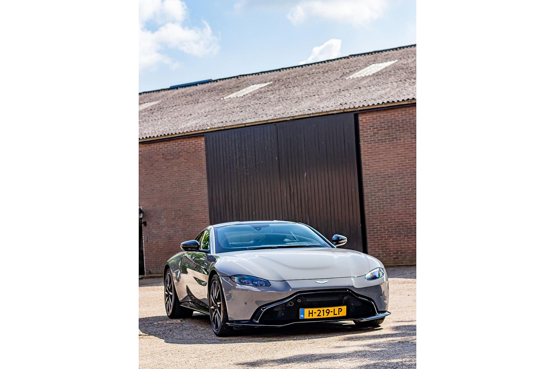 Aston Martin Vantage 