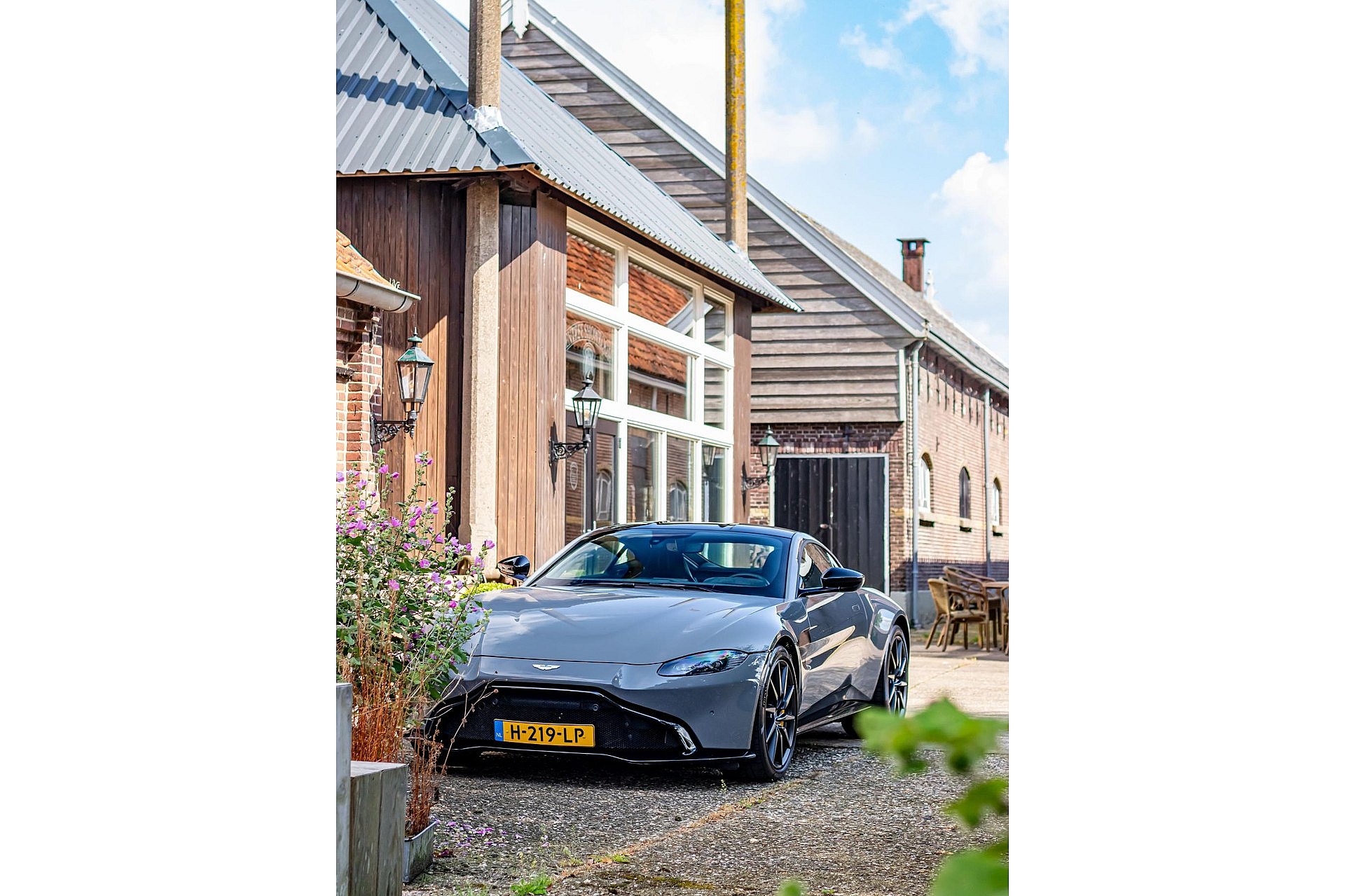 Aston Martin Vantage 