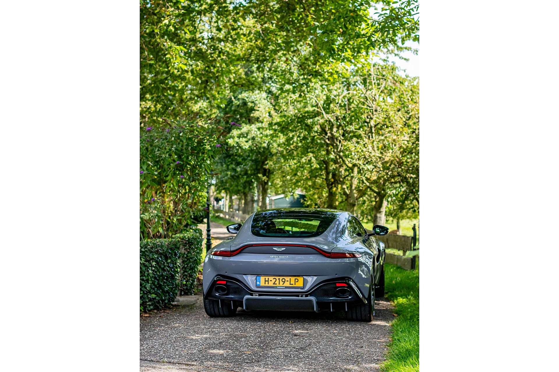 Aston Martin Vantage 