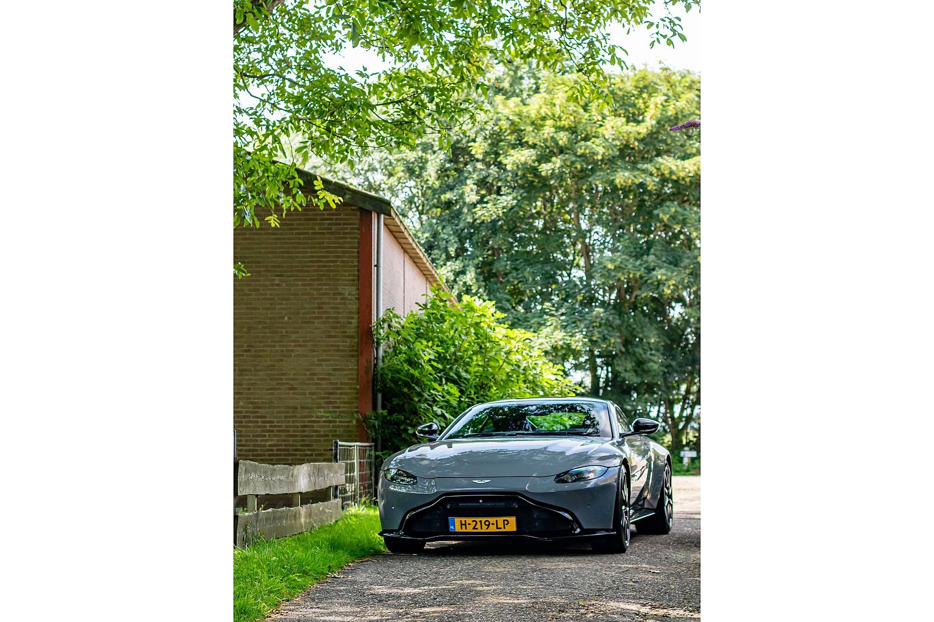 Aston Martin Vantage 