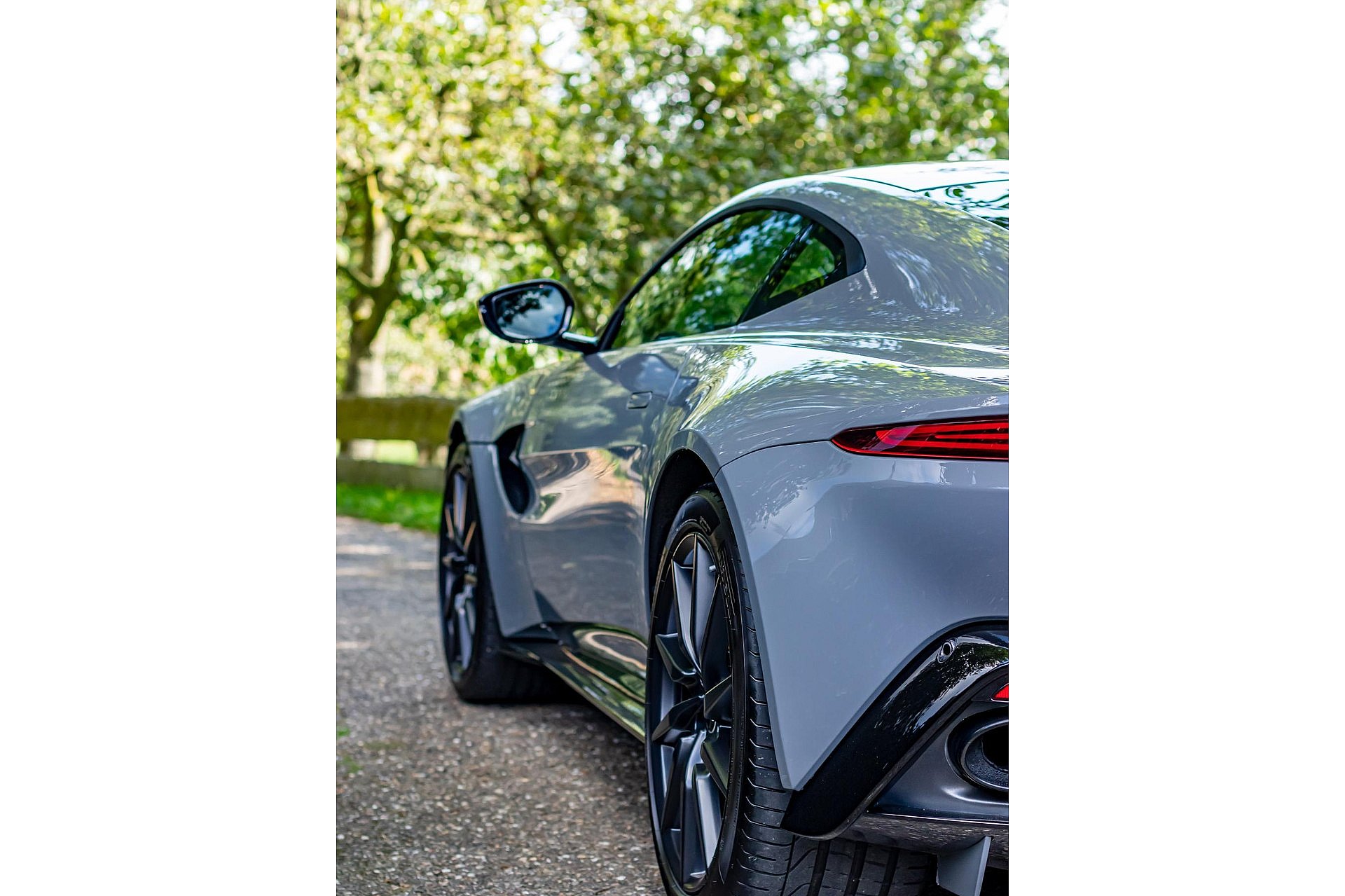 Aston Martin Vantage 