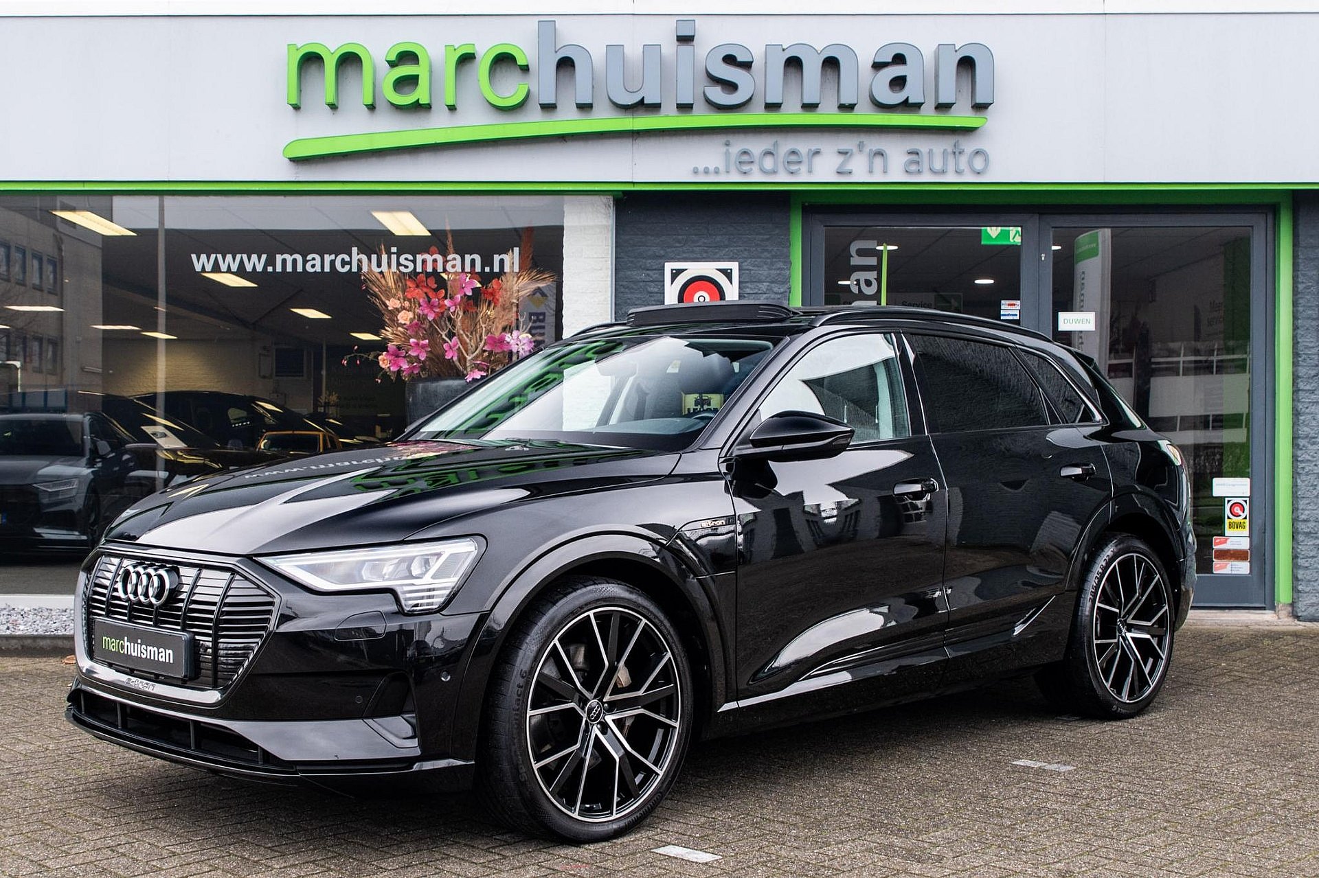 Audi e-tron e-tron 50 quattro Launch edition plus 71 kWh / PANODAK / 22 INCH / ADAPTIVE CRUISE / MEMORY / NL AUTO