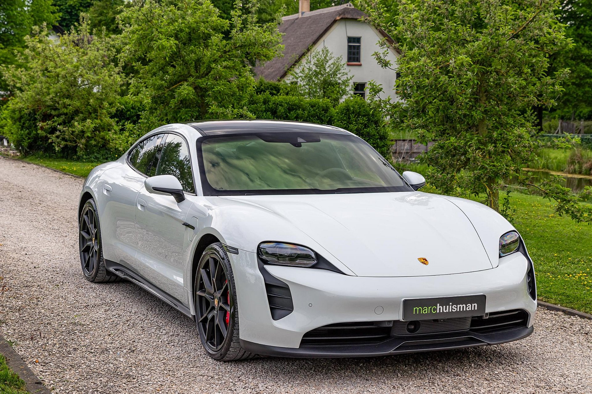 Porsche Taycan 