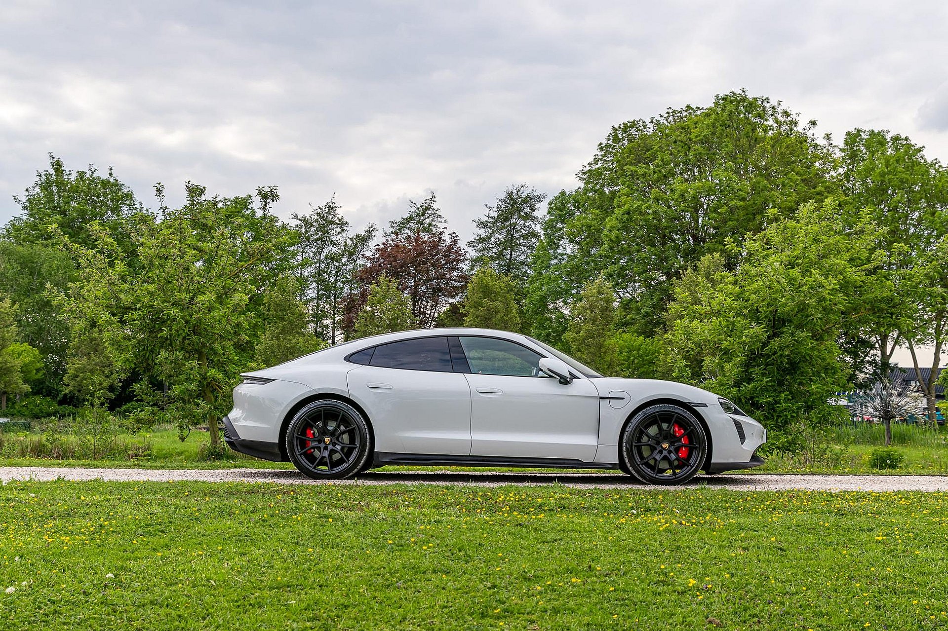 Porsche Taycan 